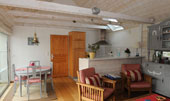 Bâbord: Kitchen and dining area